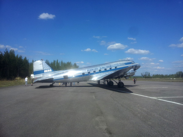 DC3 Vesivehmaan kentällä