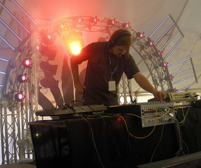 dj1.jpg
