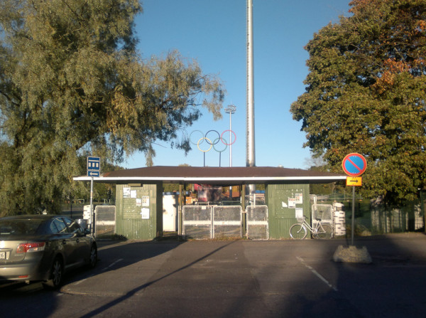 Olympiarenkaat eteläisellä portilla. (Kuva Sauli Hirvonen)