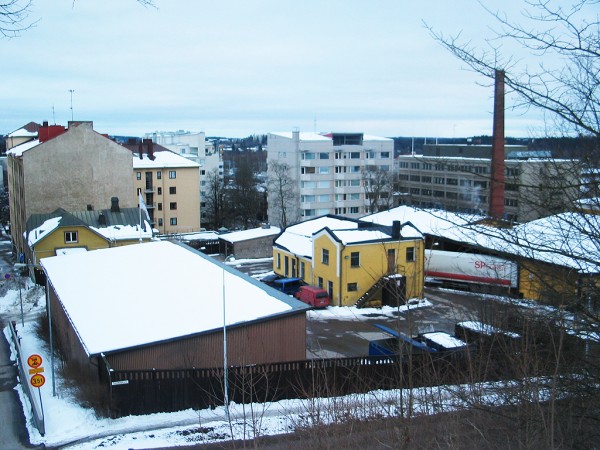 Kortteli 27 vuonna 2009, edessä Salininkatu. (Kuva Sauli Hirvonen)