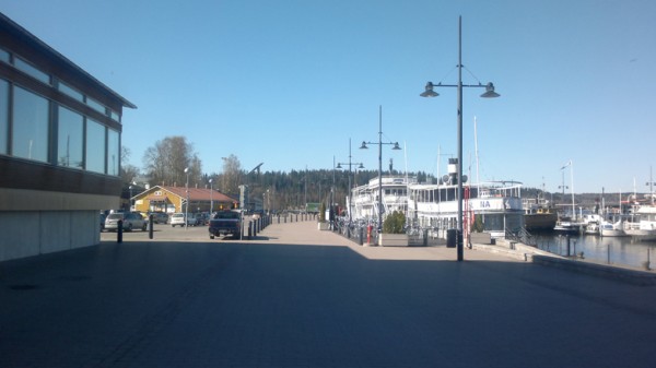 Vesijärven rantabulevardi kapenee vilkkaimmalta kohdaltaan. (Kuva Sauli Hirvonen)
